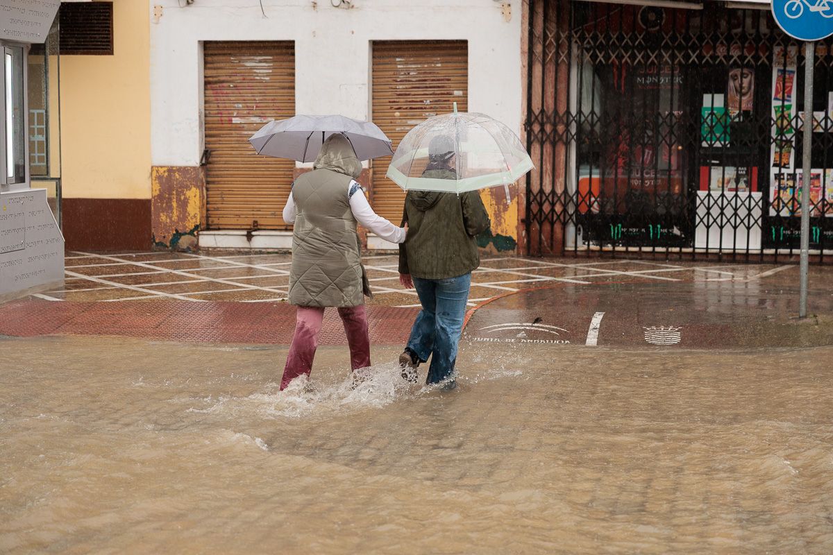 La borrasca 'Konrad' inunda las calles Ancha y Porvera de Jerez 