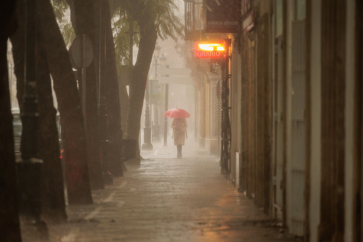 La borrasca 'Konrad' inunda las calles Ancha y Porvera de Jerez.