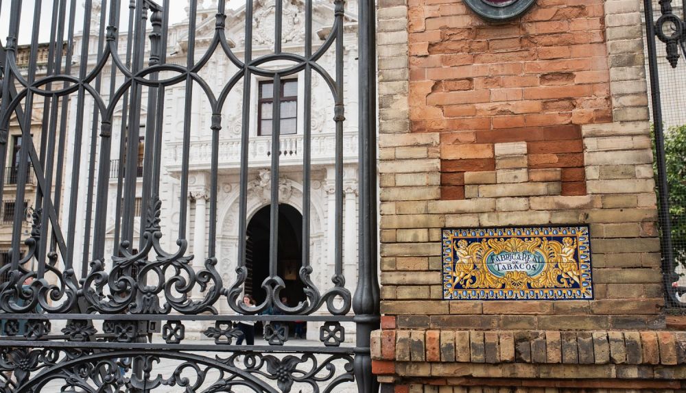 La Real Fábrica de Tabacos de Sevilla es hoy la sede de la Universidad Hispalense.