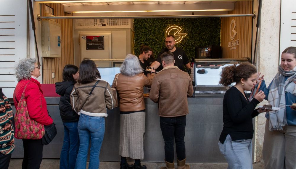 300 PORCIONES DE TARTA  MERCADO DE ABASTO   CADIZ 2