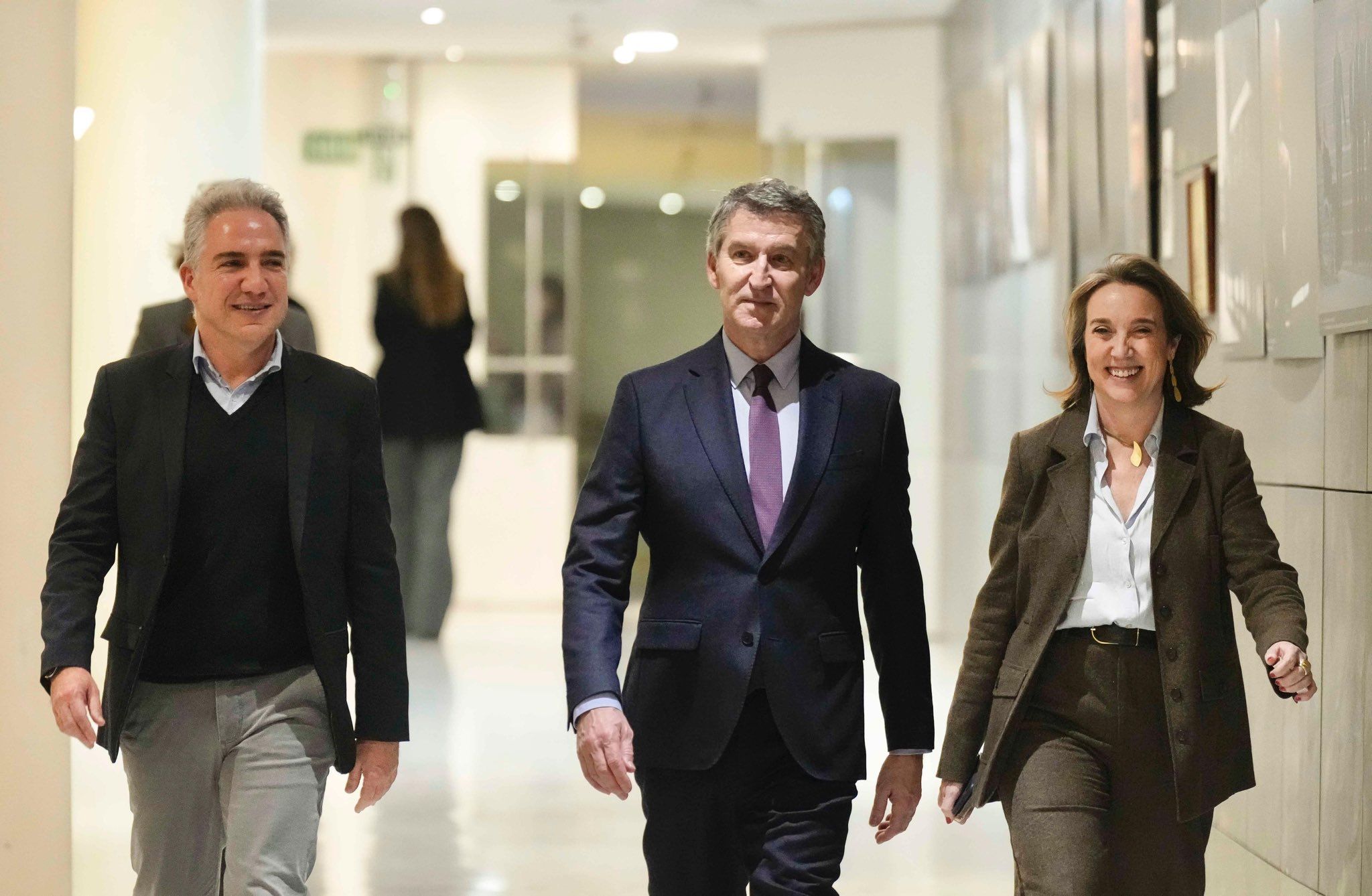 Elías Bendodo, con Núñez Feijóo, en una reunión del PP-