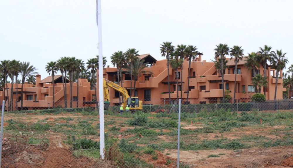 Construcción de las casas en el Novo Sancti Petri.