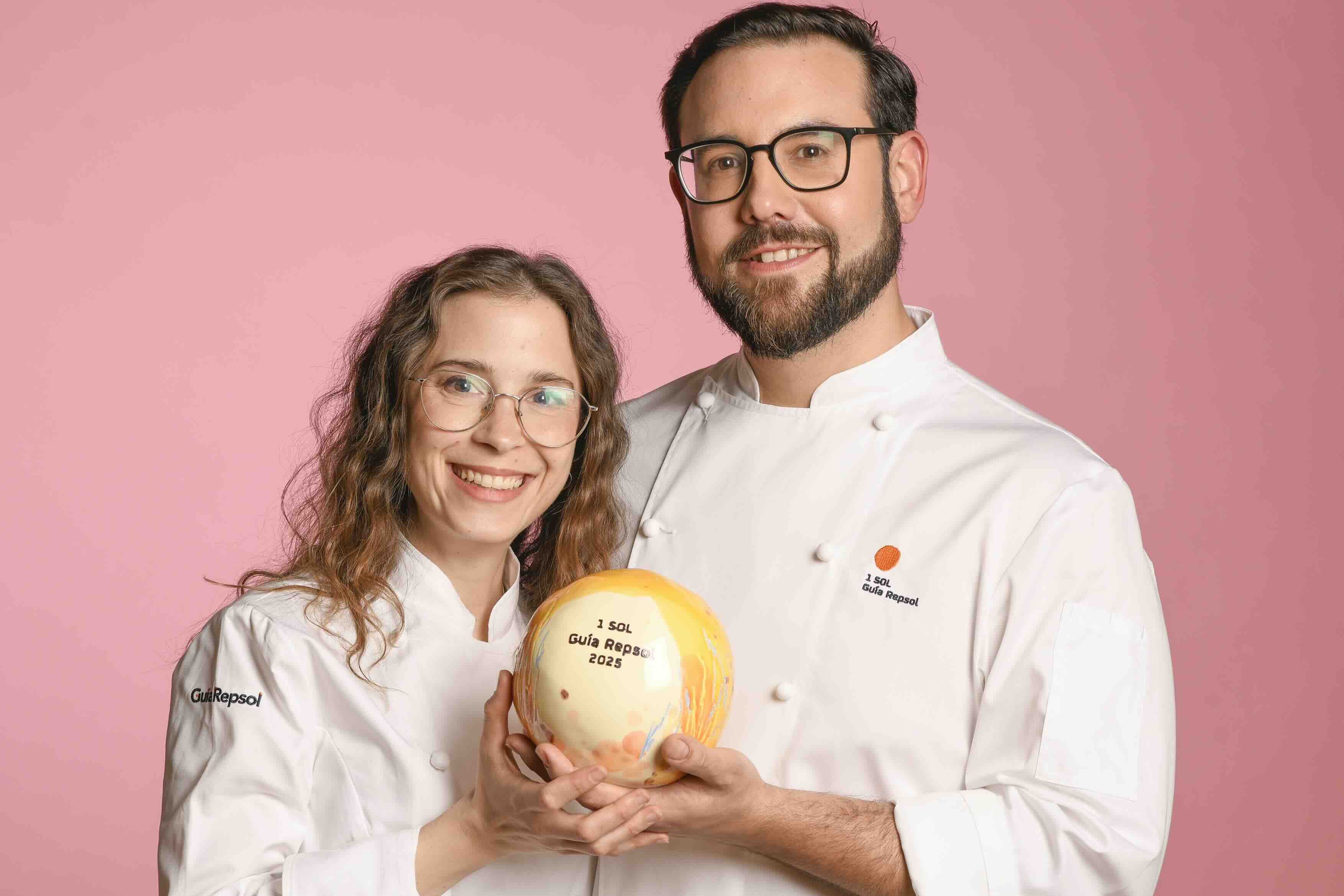 Jaime Batista y Alejandra Gnisci, dueños de Narea, en una foto para Guía Repsol.