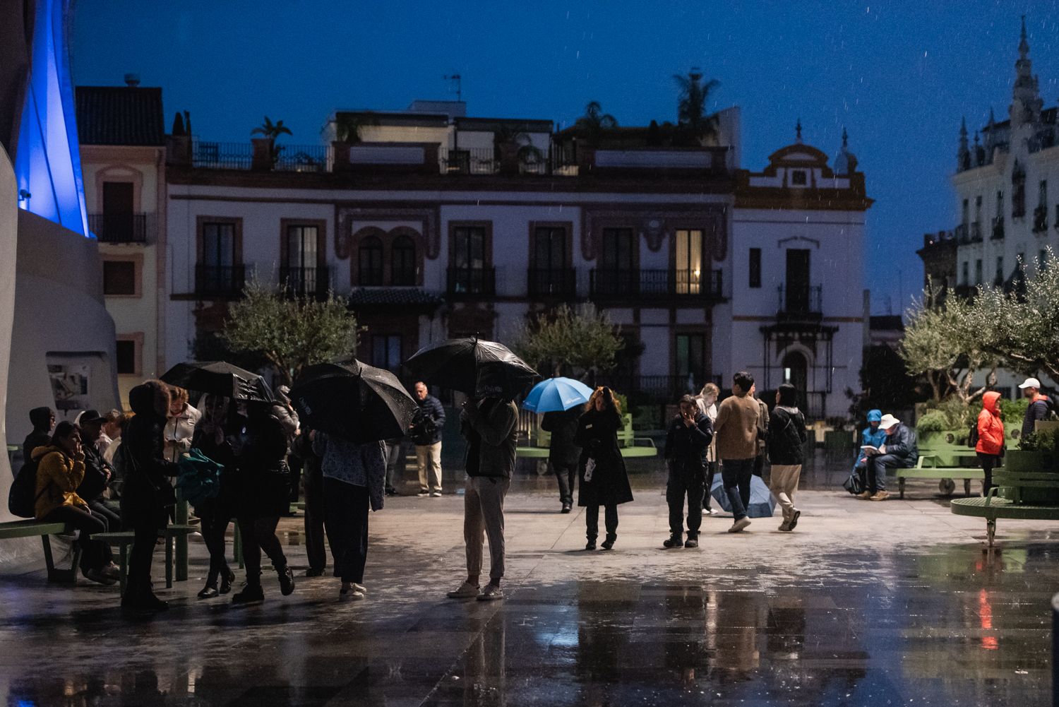 Andalucía le pone un poco de humor a las tres semanas de lluvias intensas.