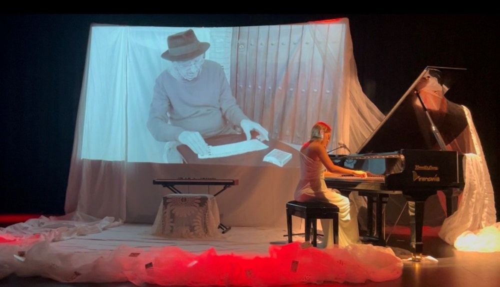 El espectáculo, creado por padre e hija, reúne magia, cine, música y "filosofía de vida".