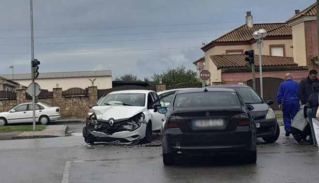 Accidente que ha tenido lugar en Guadalcacín entre dos coches.