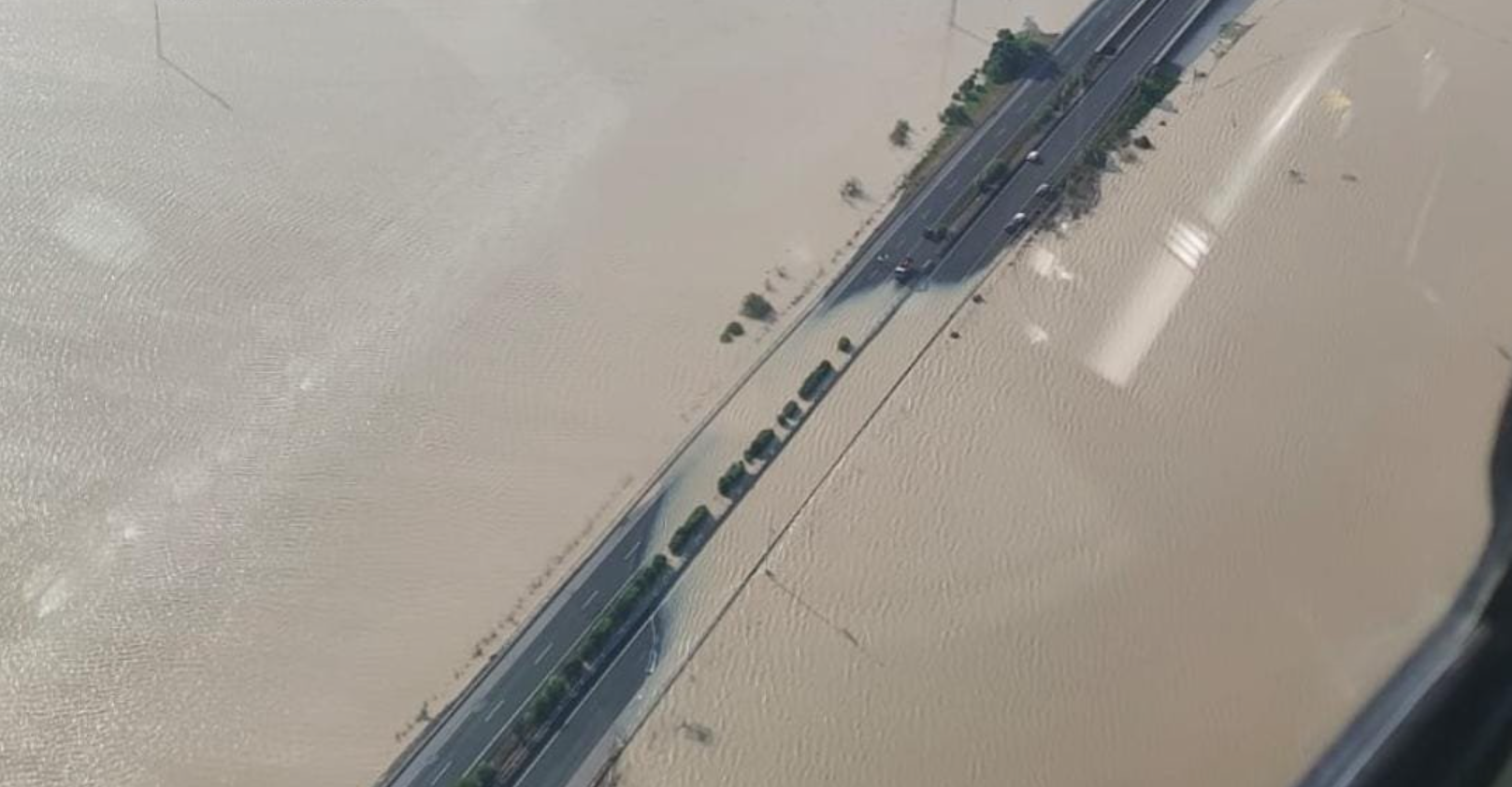 Imágenes de la DGT del anterior cierre de la autopista entre Sevilla y Jerez.