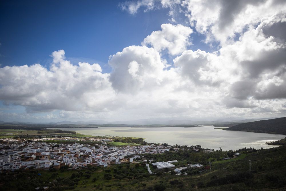 El embalse de Bornos, en la Sierra de Cádiz, a rebosar en marzo de 2025.