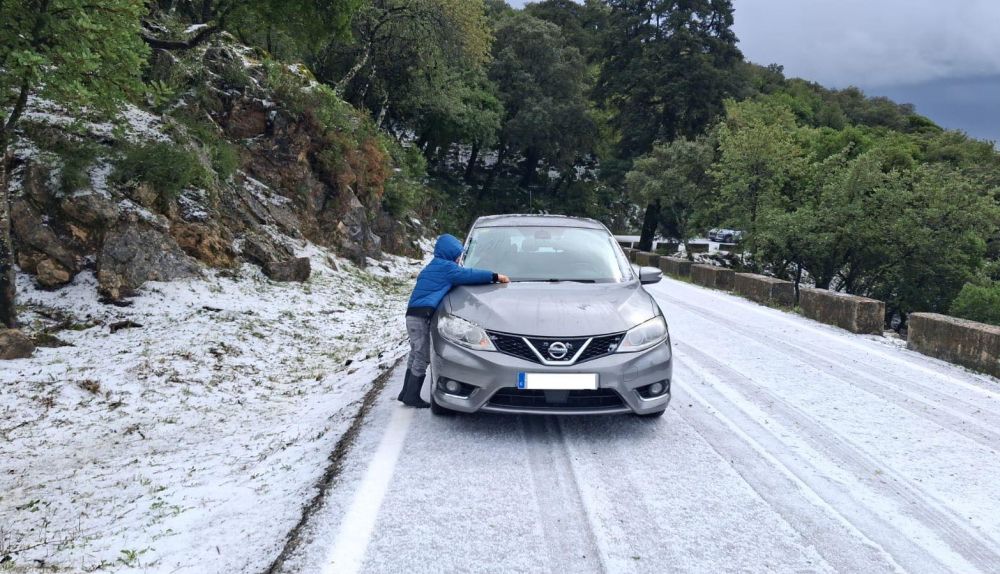 El tiempo de este lunes, 24 de marzo, en Andalucía: nieve en el Puerto del Boyar de Cádiz.