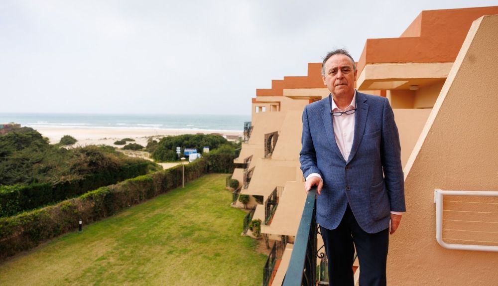 Javier Ruiz, director del Apartahotel Las Dunas en Chiclana.