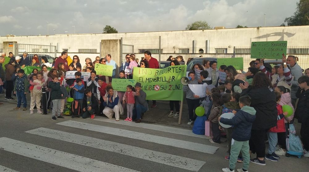 Protesta en el CEIP El Membrillar, para mantener sus dos líneas de Infantil.
