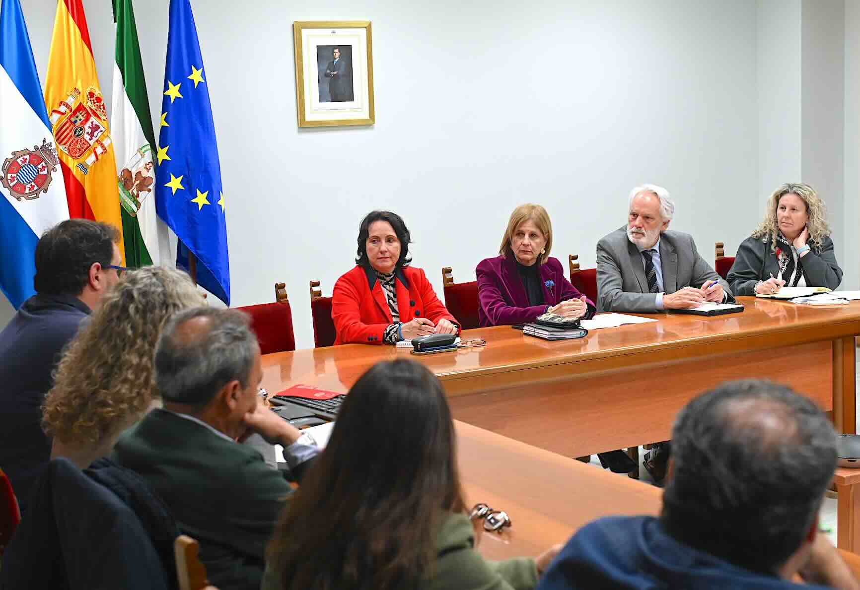 La alcaldesa, María José García-Pelayo, ha trasladado personalmente esta iniciativa a los representantes sindicales de CCOO, UGT y Valorian.