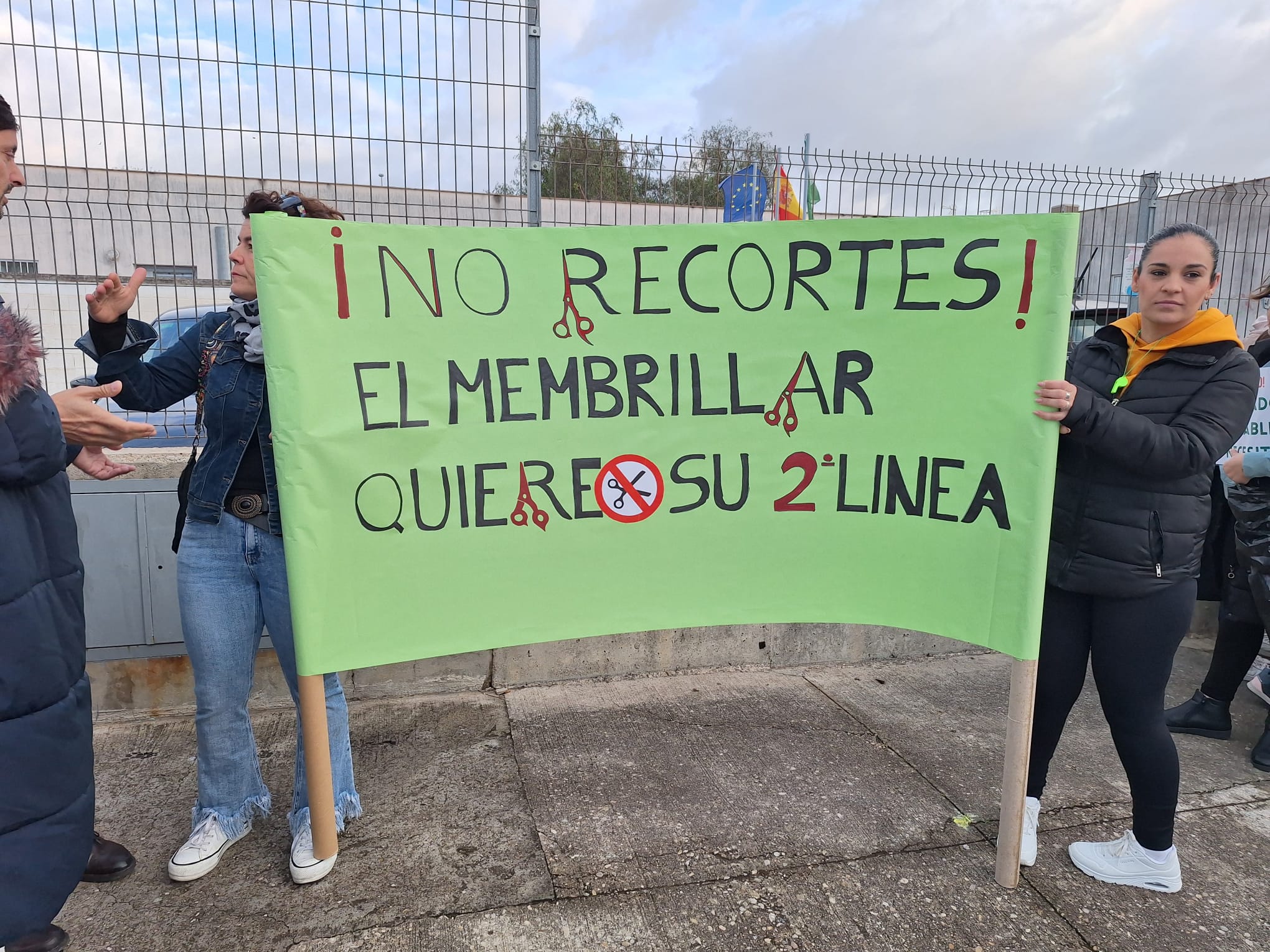 Protesta en el CEIP El Membrillar, uno de los colegios de Jerez con recortes.