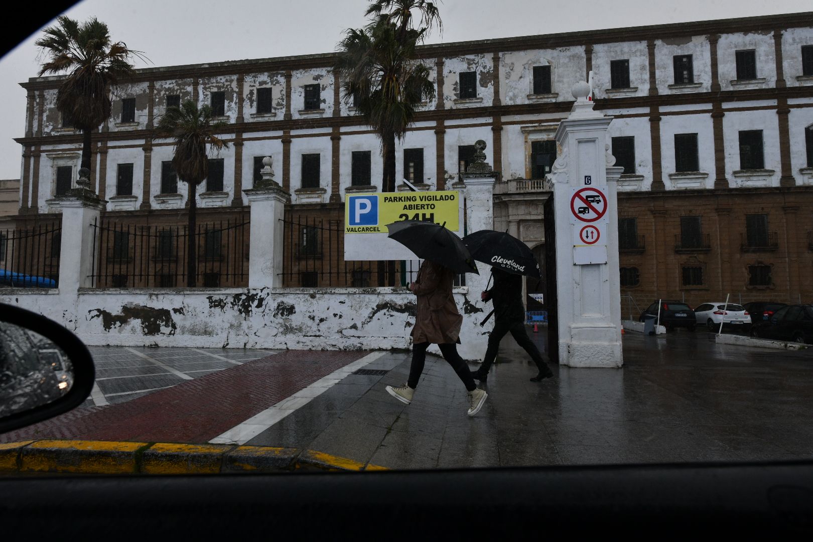 Imagen de la lluvia en Cádiz, a la altura de Valcárcel.