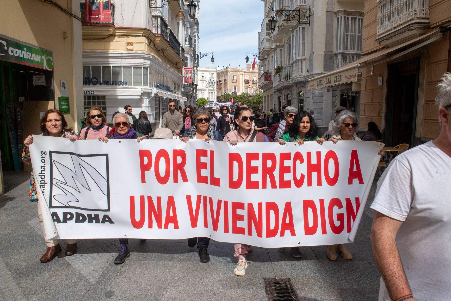 Pro-Derechos Humanos también ha participado en la manifestación en la ciudad de Cádiz.