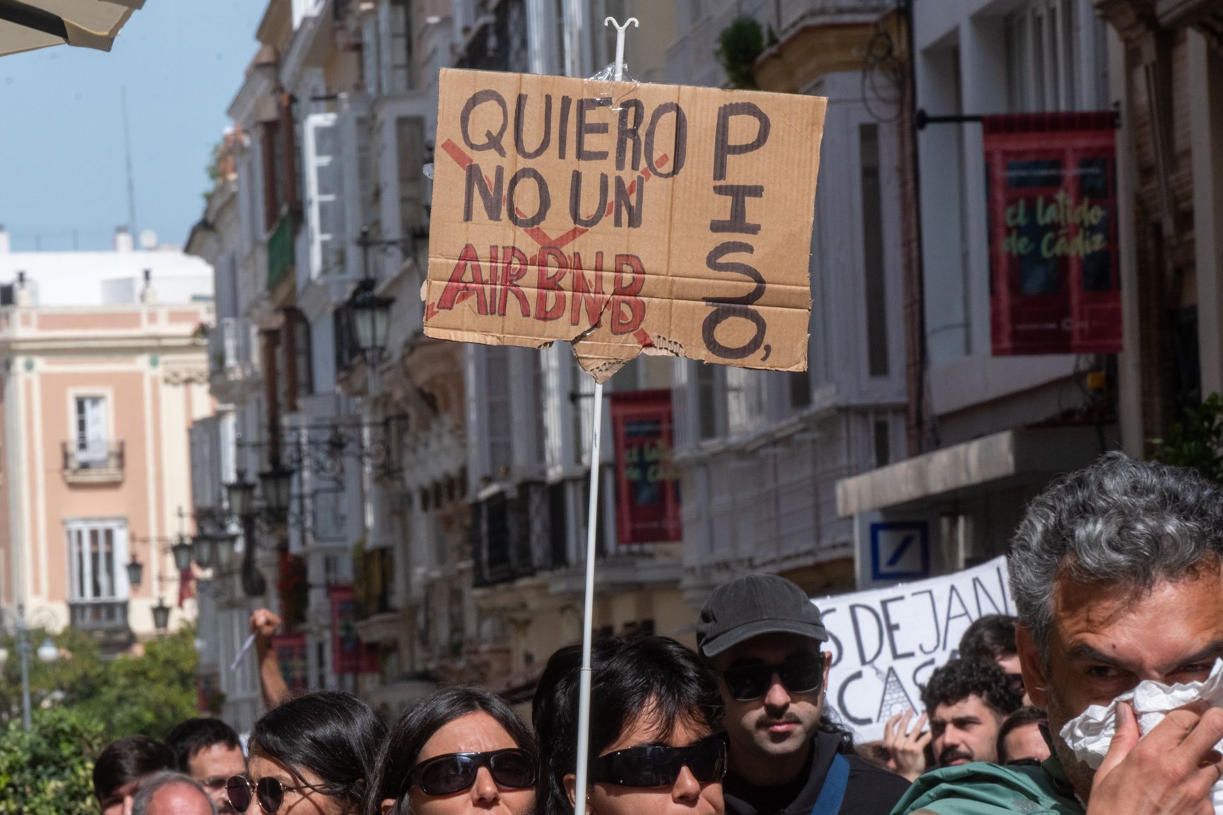 La protesta, lógicamente, también ha ido dirigida contra la especulación turística.