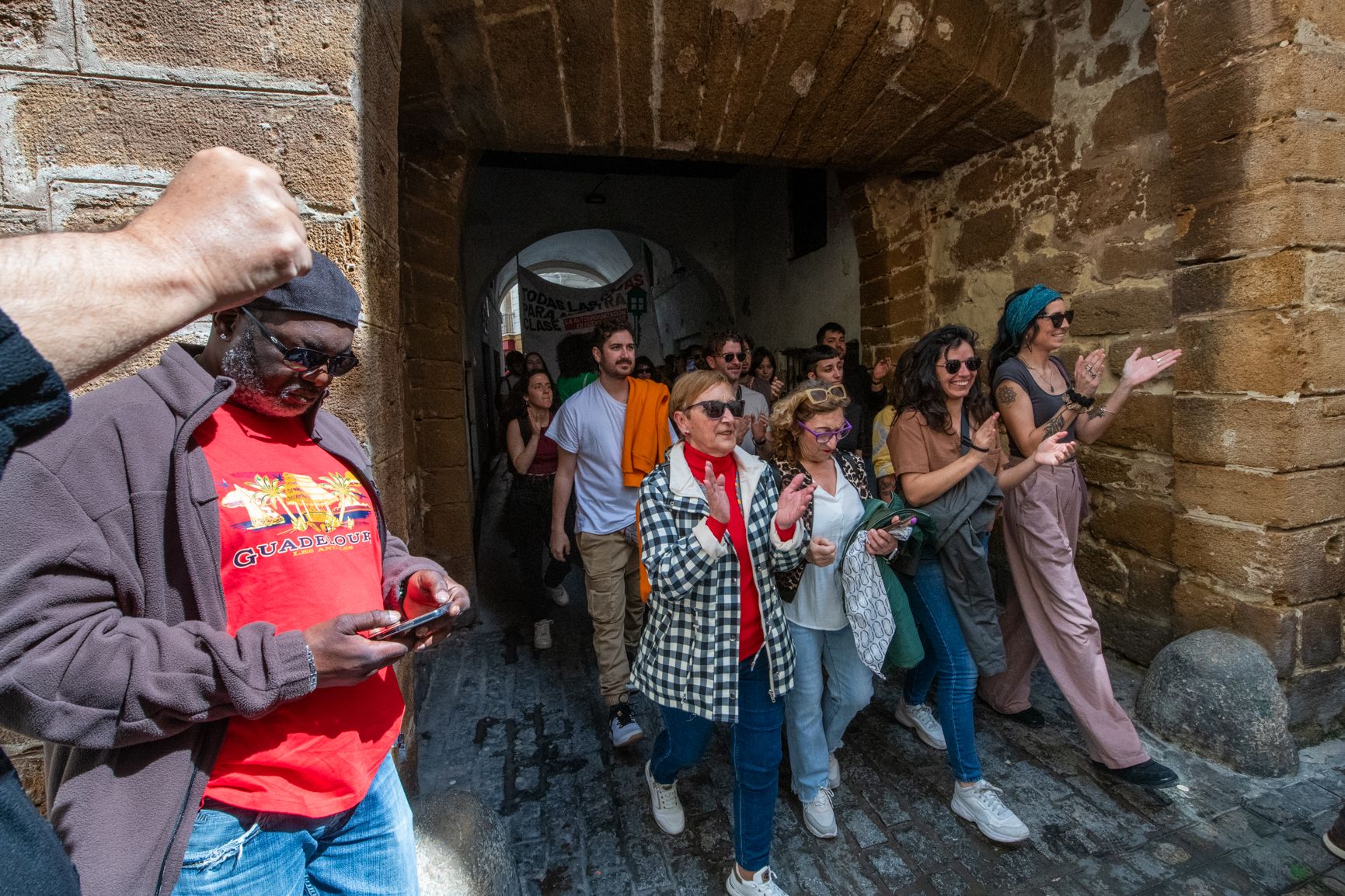 Manifestantes en el Pópulo.