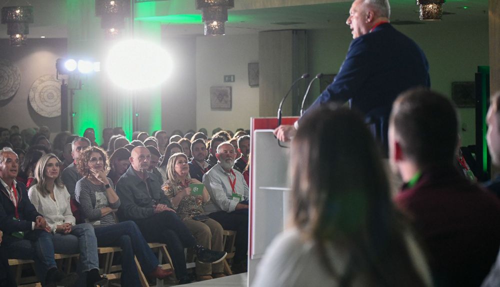 María Jesús Montero y Juan Carlos Ruiz Boix, esta tarde en el 15º congreso del PSOE de Cádiz. 