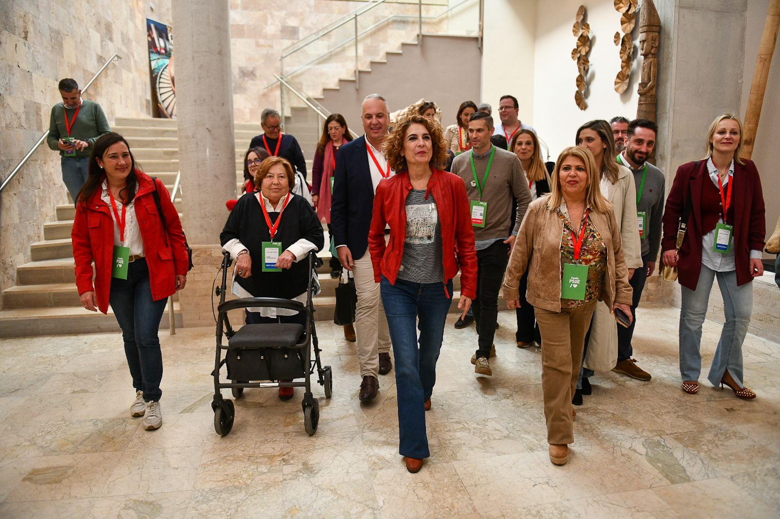Mamen Sánchez, junto a María Jesús Montero y Juan Carlos Ruiz Boix, a su llegada a la apertura del congreso provincial, este pasado sábado en Cádiz.