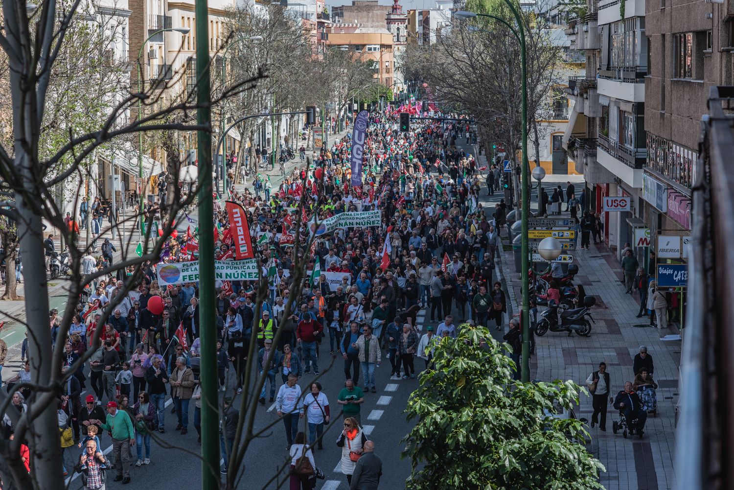 Multitudinaria manifestación por la sanidad en Sevilla, este pasado sábado. Multitudinaria manifestación por la sanidad en Sevilla, este pasado sábado.