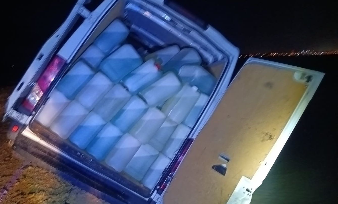 La furgoneta cargada de gasolina para narcolanchas, en Chiclana.