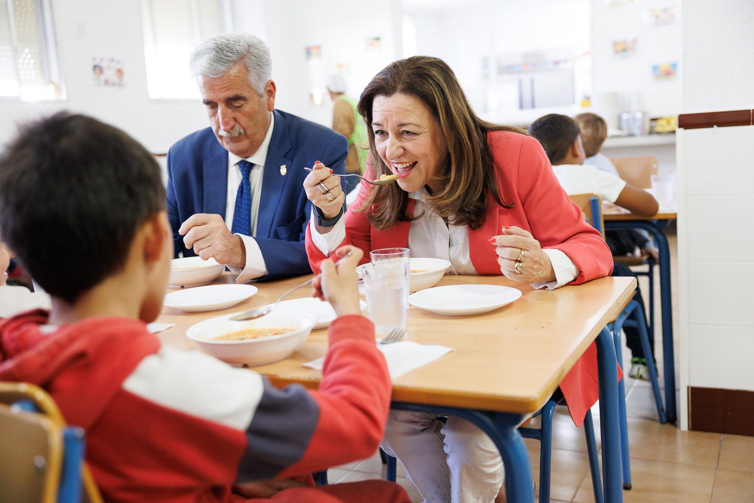 La consejera de Desarrollo Educativo, María del Carmen Castillo, en el comedor escolar del CEIP Los Argonautas de Chipiona, en una imagen de archivo.