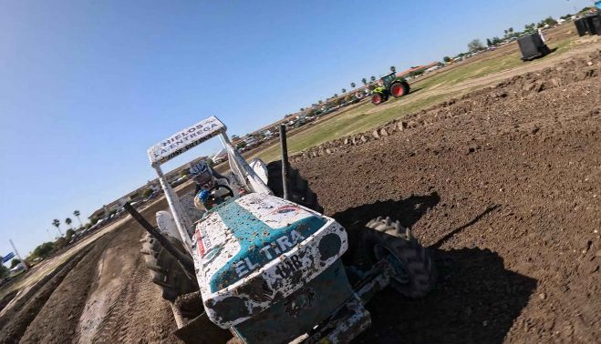 Una imagen de la Carrera de Tractores de Guadalcacín.   FOTO: JUAN JESÚS CAMACHO