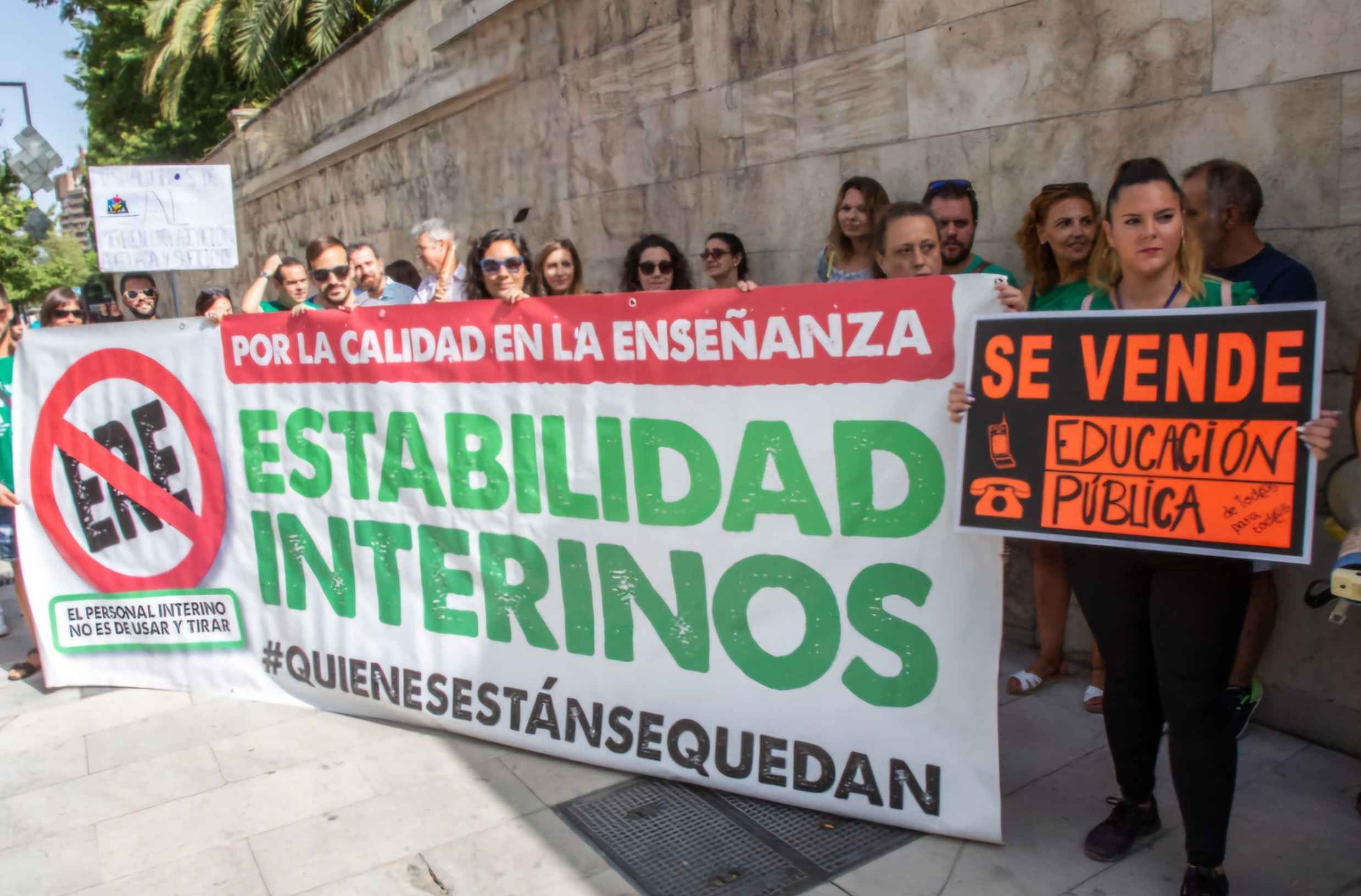 Una movilización pidiendo la estabilidad de los docentes interinos.