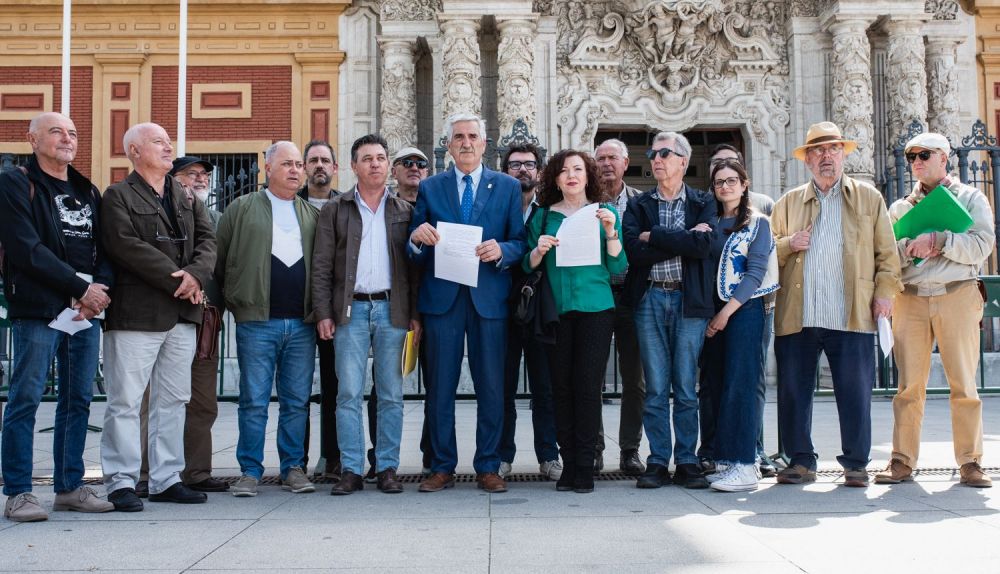 PROTESTA AYUNTAMIENTOS AGRICULTORES PESCADORES MARISCADORES ACUICULTORES UNIVERSIDAD SAN TELMO VERTIDO GUADALQUIVIR MINA CARTA 