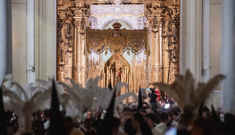 La Esperanza Macarena en su Basílica.