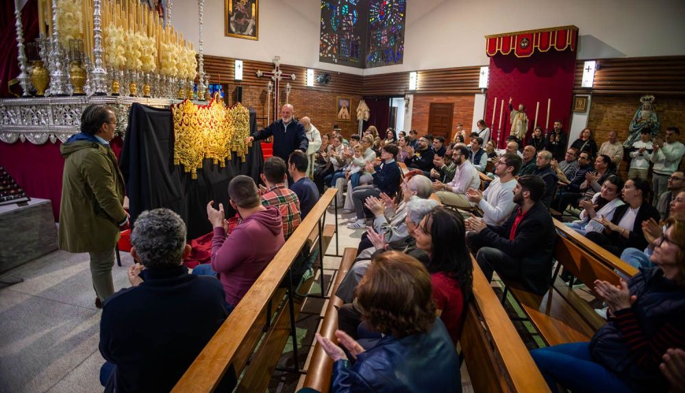 Lleno en la iglesia de Fatima para asistir a la presentación. 