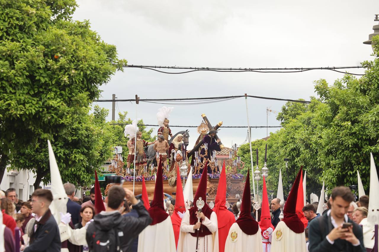 Así procesiona la Hermanadad de la Entrega este Sábado de Pasión.