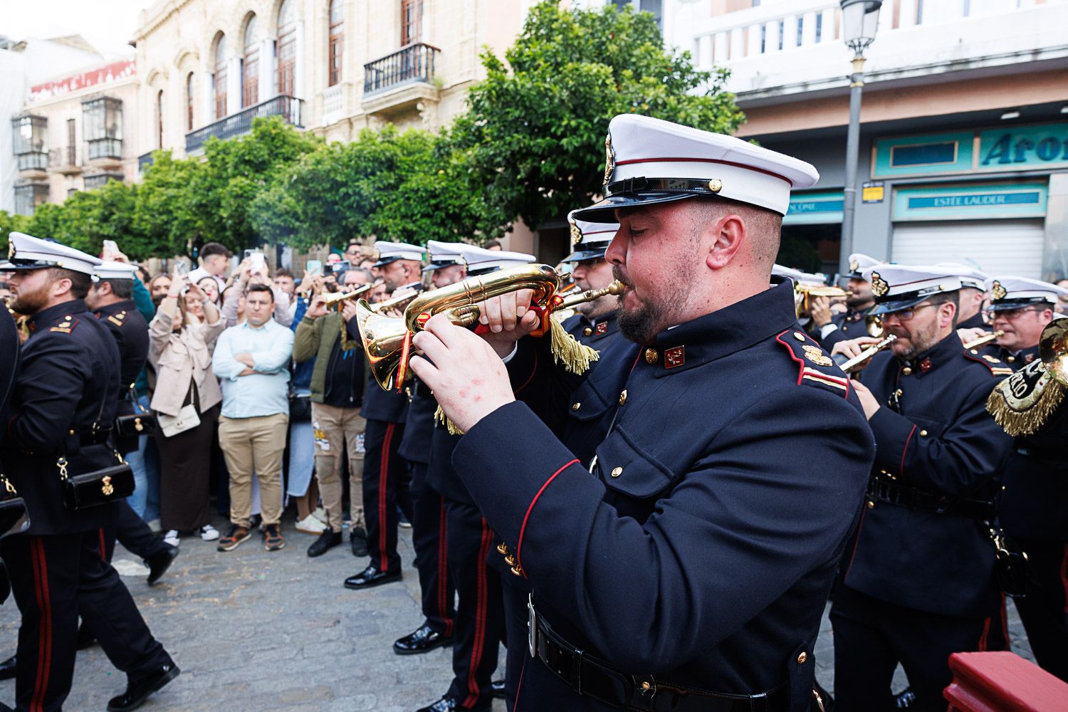La Banda del Rosario de Cádiz, en el centro de Jerez con La Entrega.