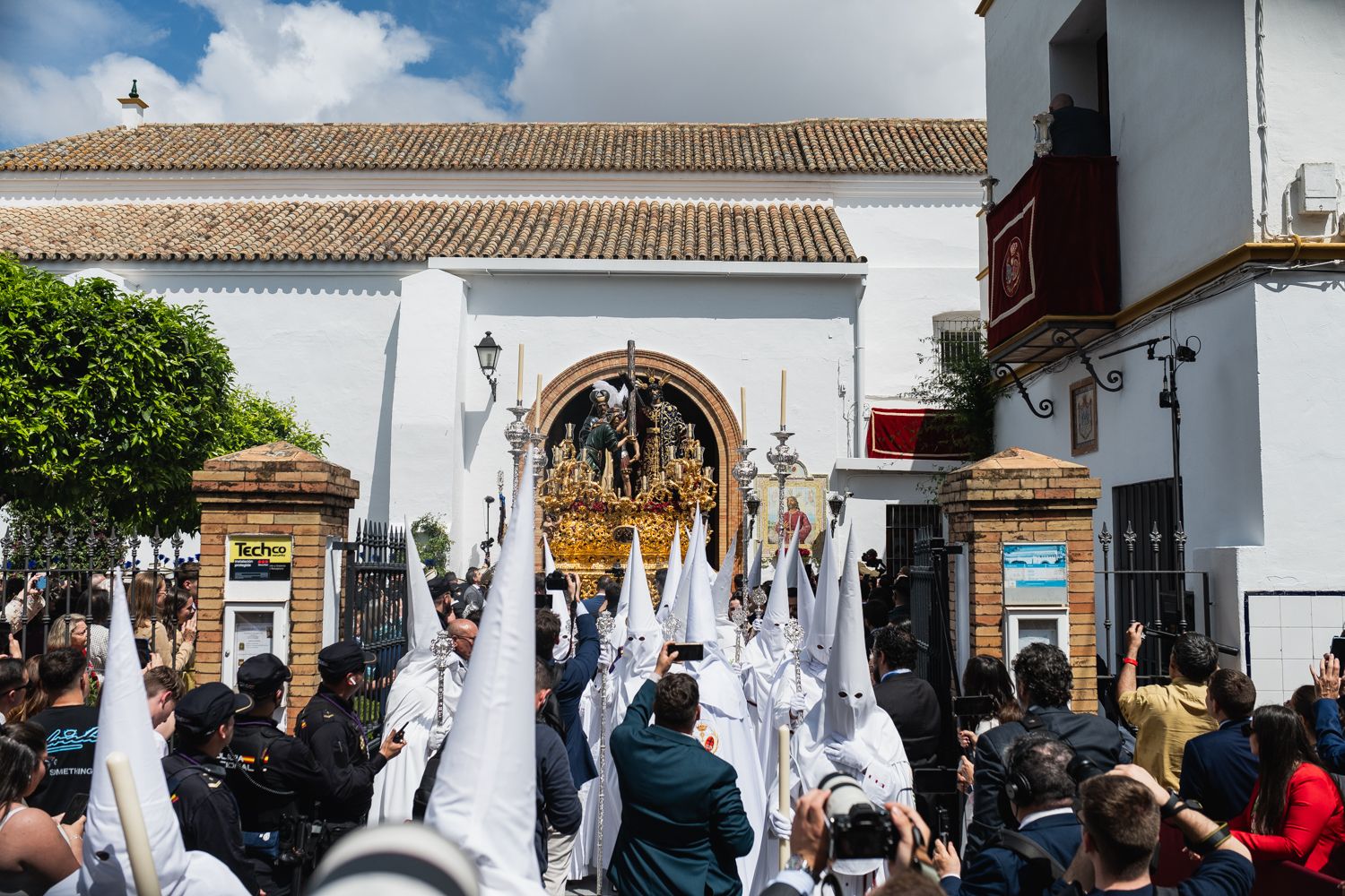 Salida de La Paz el Domingo de Ramos en Sevilla.
