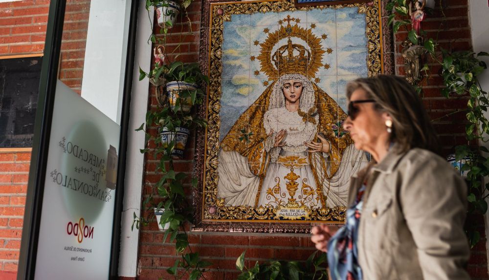 LUNES SANTO SEMANA SANTA SEVILLA 2025 MERCADO SAN GONZALO 3