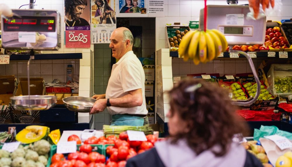 LUNES SANTO SEMANA SANTA SEVILLA 2025 MERCADO SAN GONZALO 4