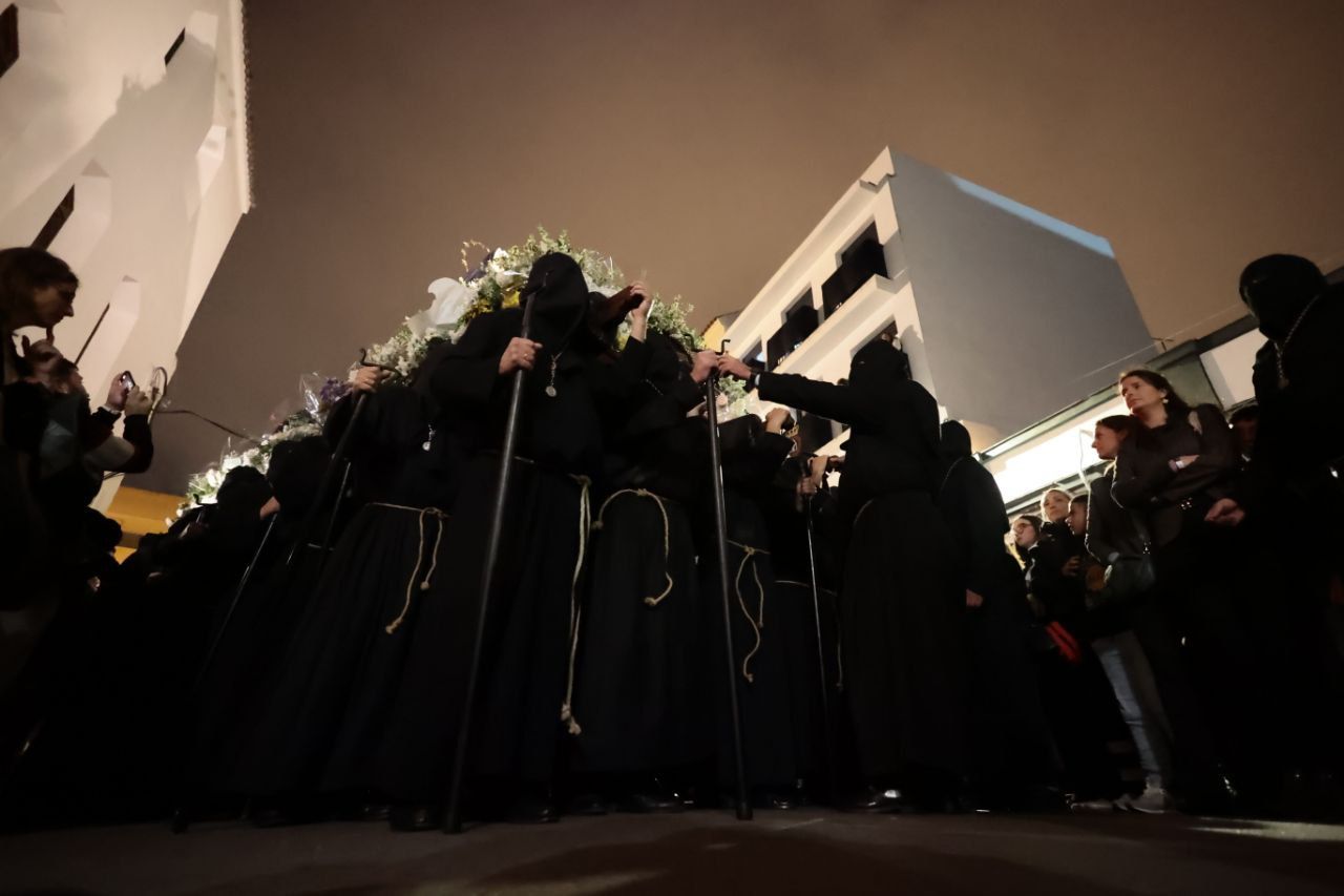 El paso de Amor y Sacrificio a punto de entrar en Madre de Dios.