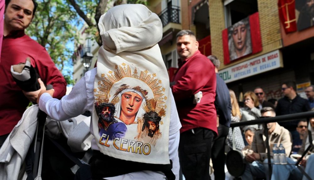Un costal con la imagen de los titulares del Cerro.