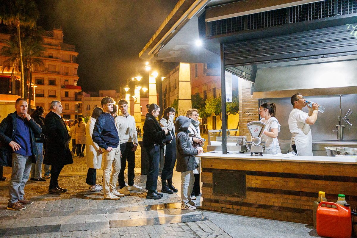 Colas desde bien temprano para comer churros en el centro.
