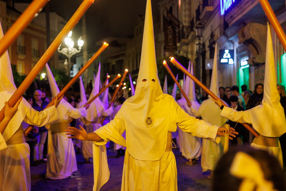 Nazarenos de las Cinco Llagas en la Madrugada de Jerez.