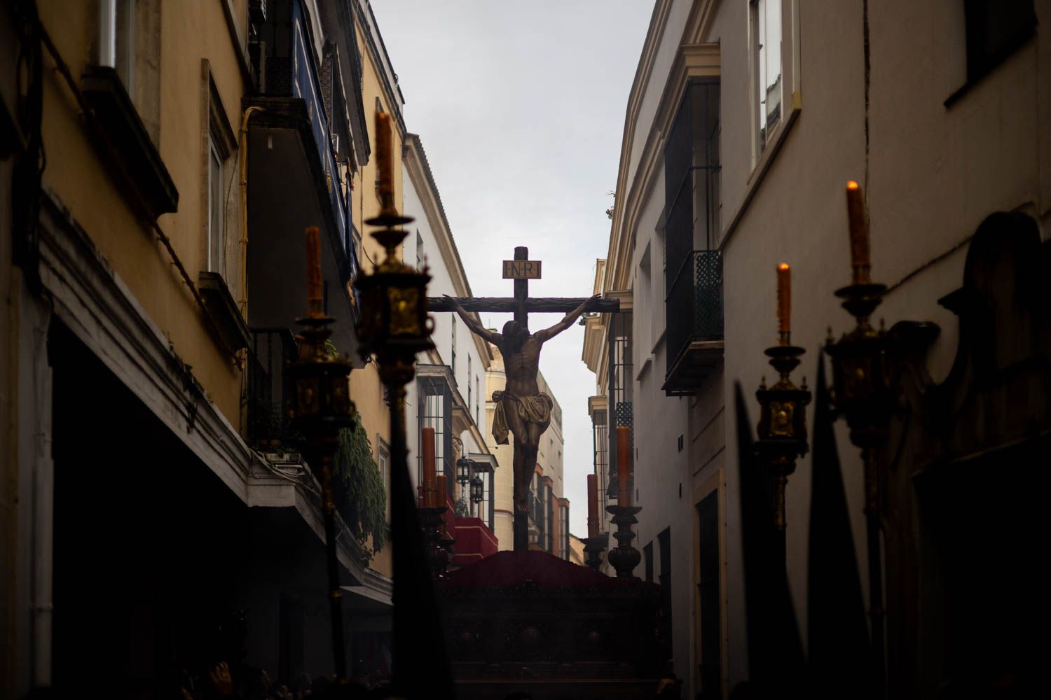 El Cristo de la Buena Muerte en la amanecida del Viernes Santo. 