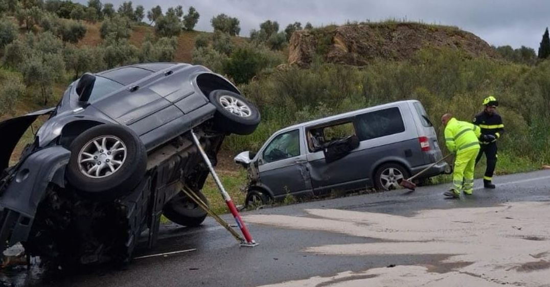 Los coches implicados en el accidente de Olvera. Los coches implicados en el accidente de Olvera.
