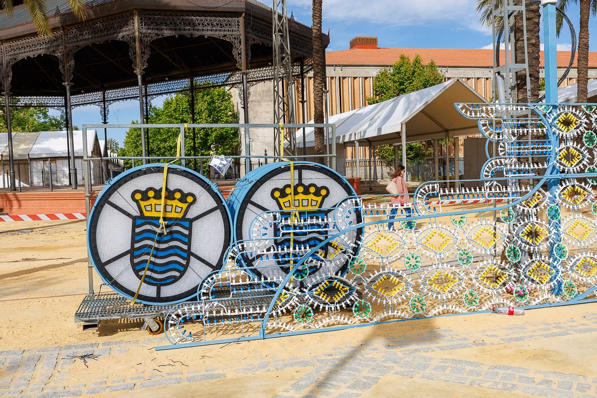 Escudos de Jerez en el nuevo alumbrado de la Feria de Jerez.