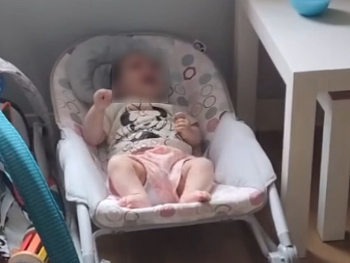 La reacción de una bebé al escuchar una canción de Antoñito Molina.