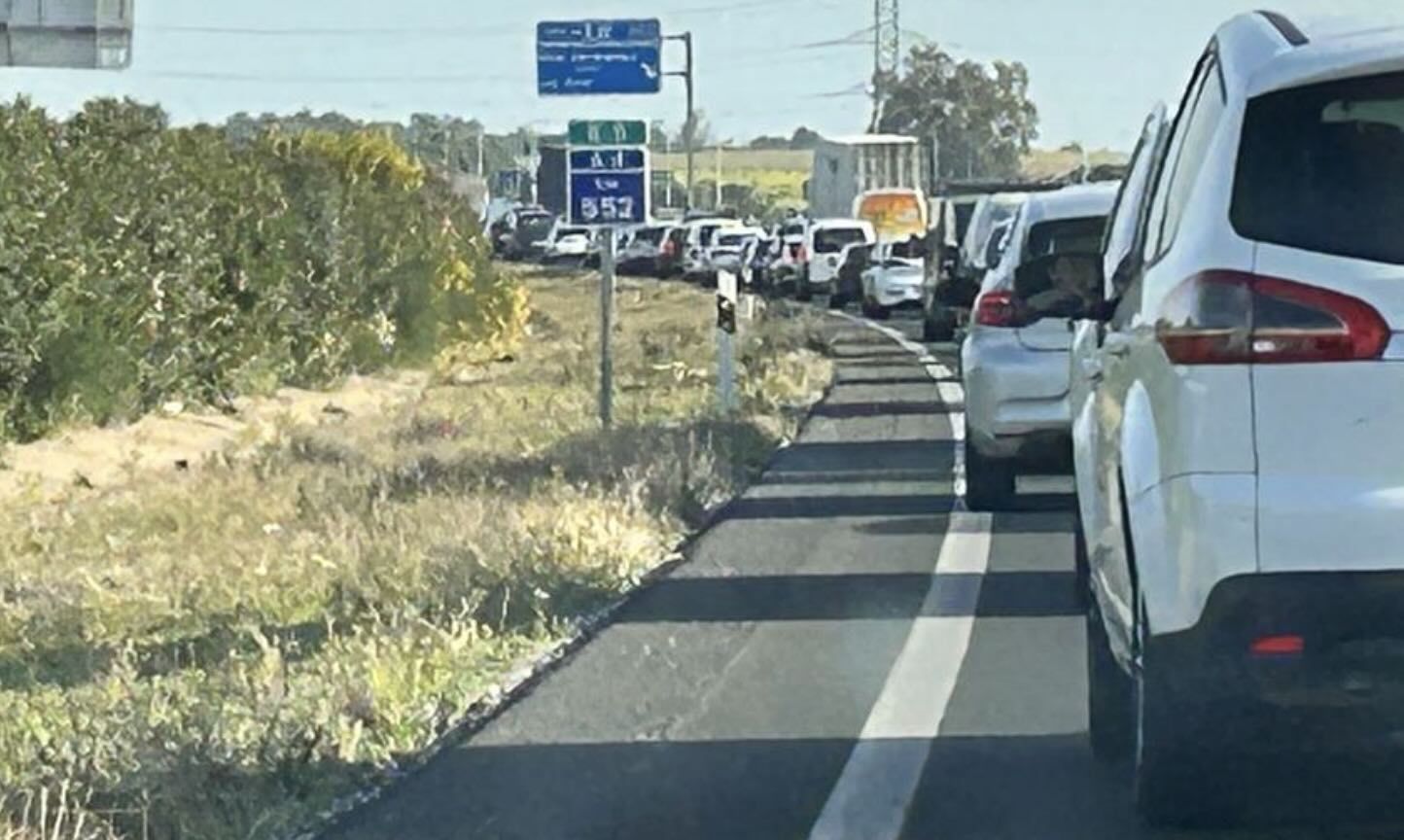 Retenciones en la AP4 Sevilla-Jerez, en una imagen reciente.
