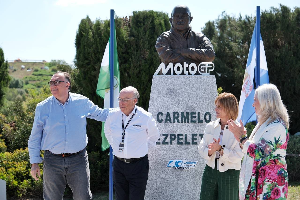 Busto homenaje a Carmelo Ezpeleta, el pasado abril en el Circuito de Jerez.