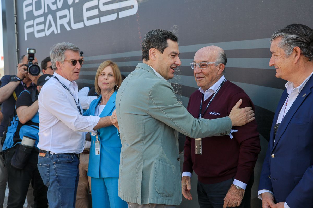Juanma Moreno y Alberto Núñez Feijóo, en su llegada al Circuito de Jerez, en el pasado MotoGP. Juanma Moreno y Alberto Núñez Feijóo, en su llegada al Circuito de Jerez, en el pasado MotoGP.