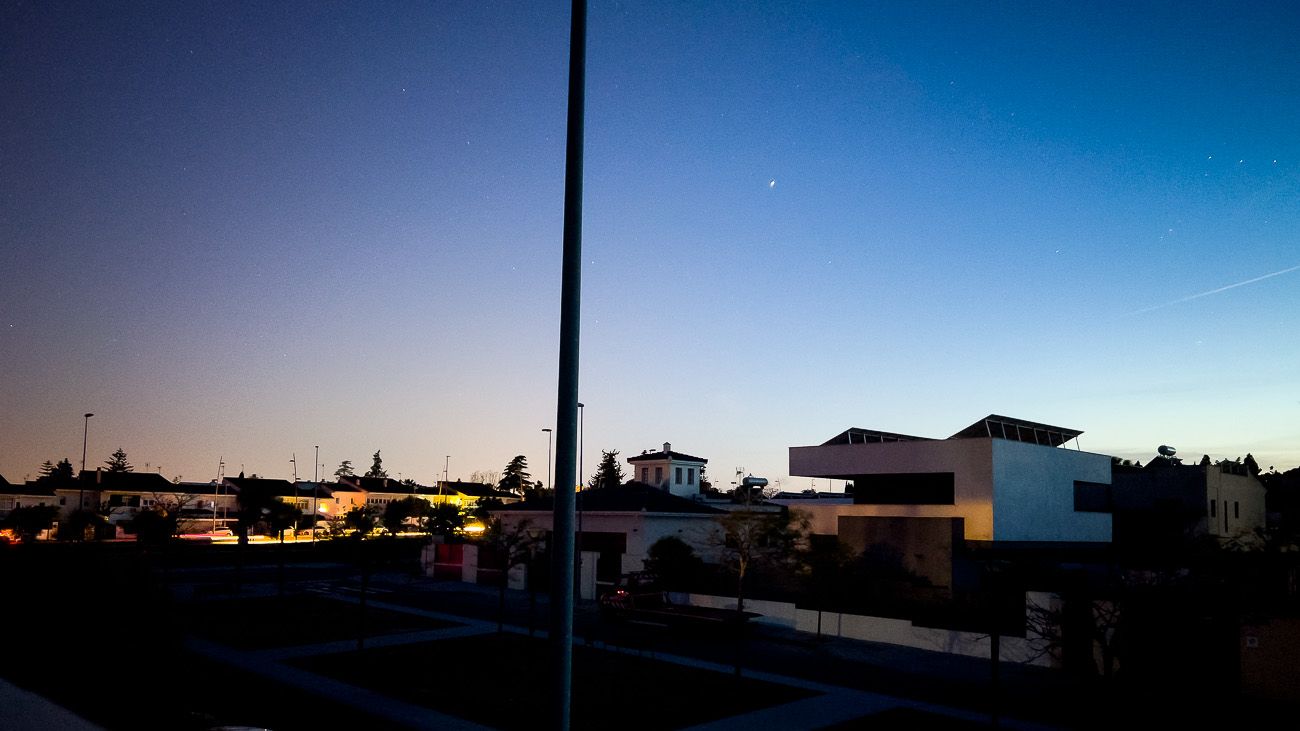 La electricidad llegó a buena parte de la zona norte de Jerez sobre las tres y media de la mañana.