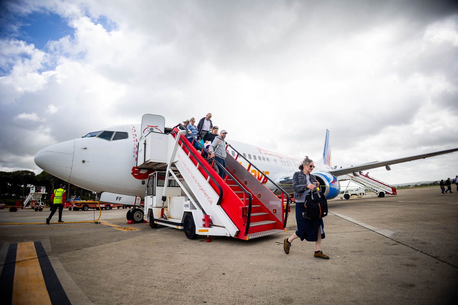 Turistas llegan al Aeropuerto de Jerez, que se encuentra en temporada alta.