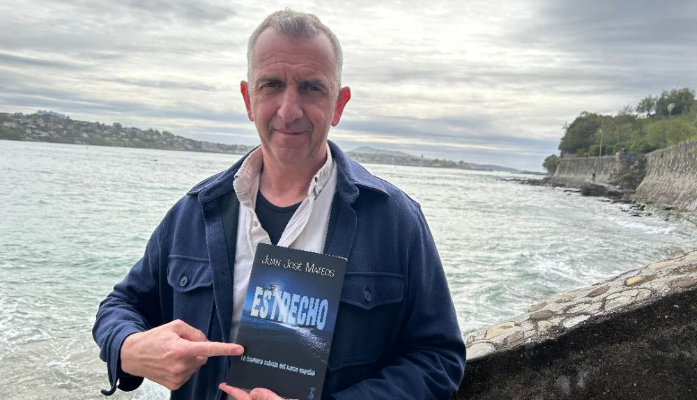 El autor y veterano de la Guardia Civil, con su nuevo libro, el tercero de su trayectoria.